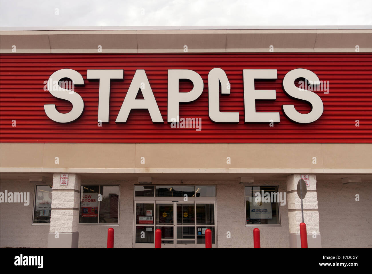 Staples store in new york fotografías e imágenes de alta resolución Alamy