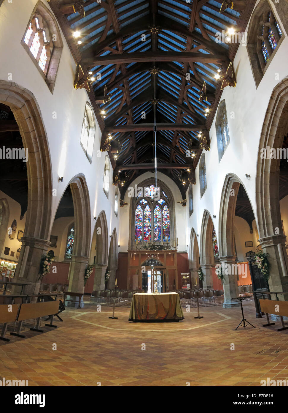 El interior de la Iglesia de todos los santos, Kingston Upon Thames, Londres, Inglaterra, Reino Unido Foto de stock