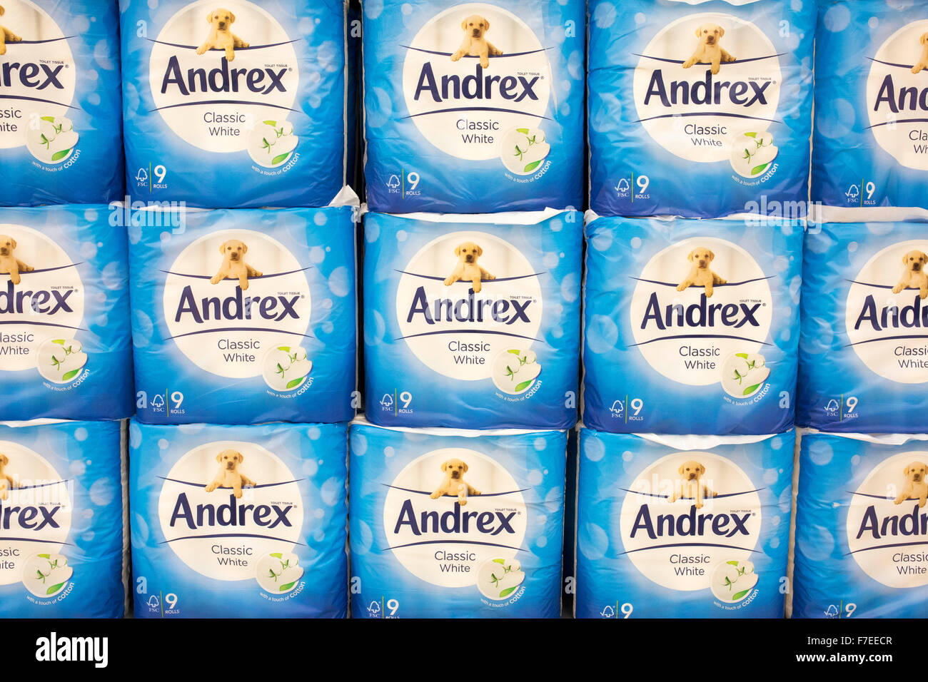 Andrex papel higiénico en un supermercado Foto de stock