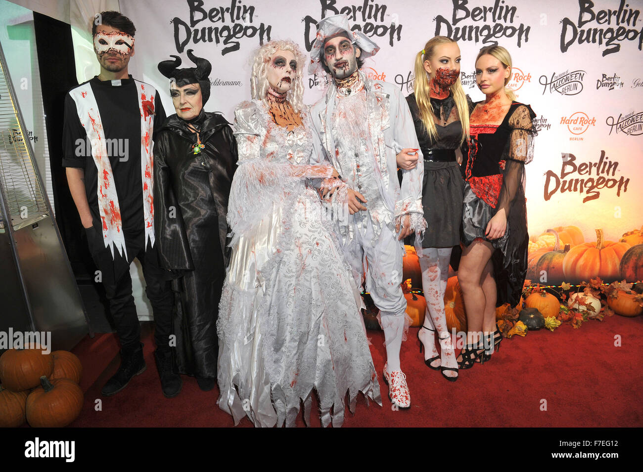 Celebridades asisten a la fiesta de Halloween en trajes de miedo en la