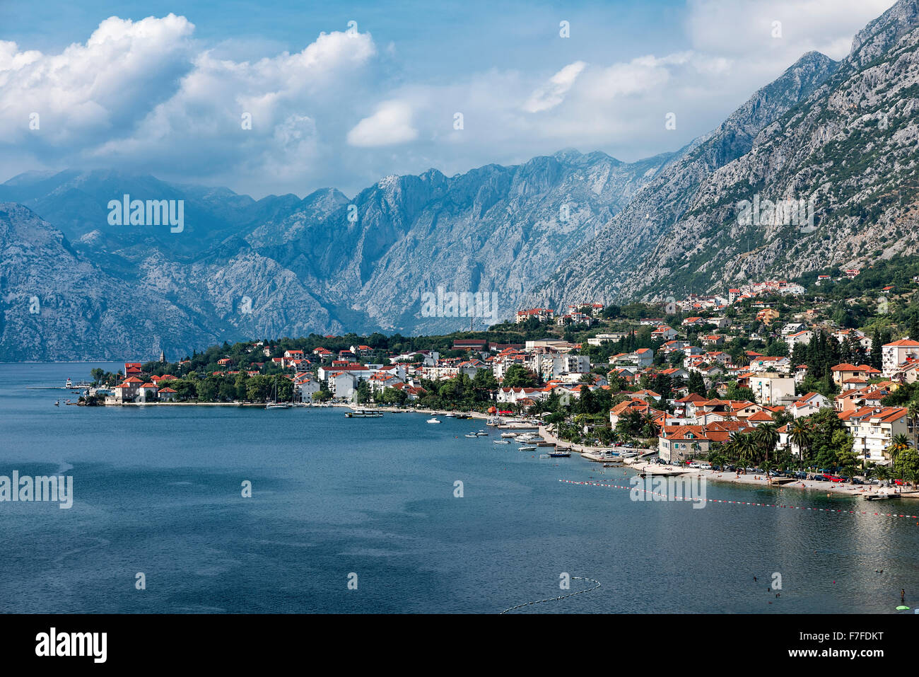 Ciudad costera de Kotor, la bahía de Kotor, Montenegro Foto de stock