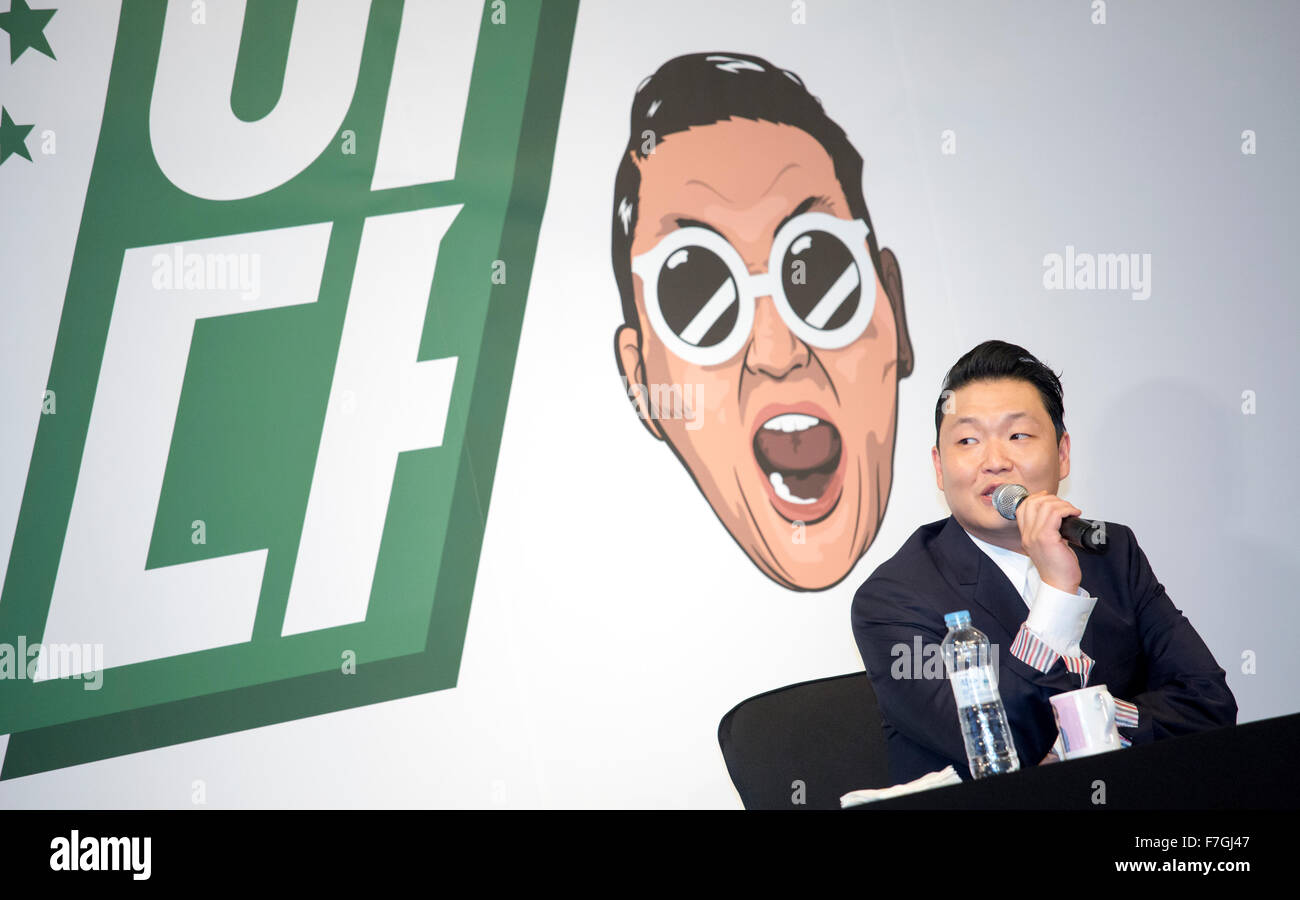 Psy, Nov 30, 2015 : cantante surcoreana Psy asiste a una conferencia de prensa acerca de su nuevo álbum 7 en Seúl, Corea del Sur. Psy del 7º álbum tiene nueve pistas con dos canciones principales, "Napal baji (Bellbottoms)' y 'Daddy'. Artistas internacionales como will.i.am, Ed Sheeran y sión T aparecen como artistas invitados en el álbum. © Lee Jae-Won/AFLO/Alamy Live News Foto de stock