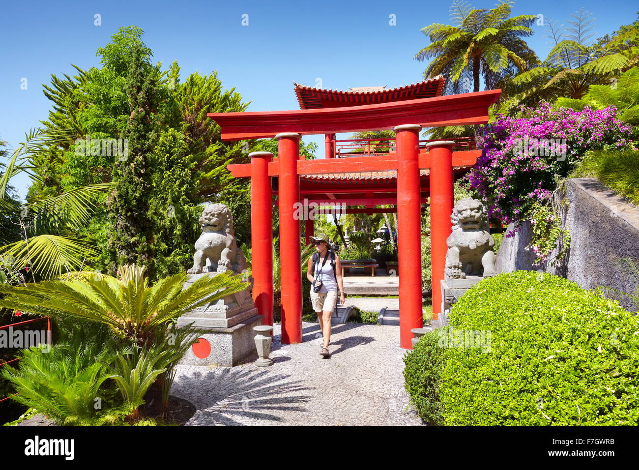 El Jardín Tropical de Monte Palace (jardín japonés) - Monte, la isla de Madeira, Portugal Foto de stock