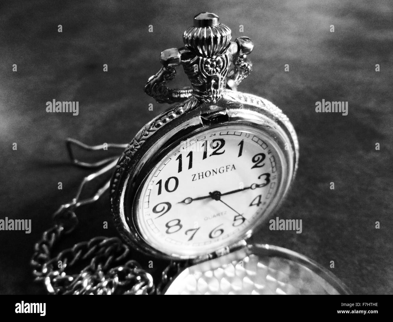 Reloj de bolsillo antiguo foto de archivo. Imagen de blanco - 14739554