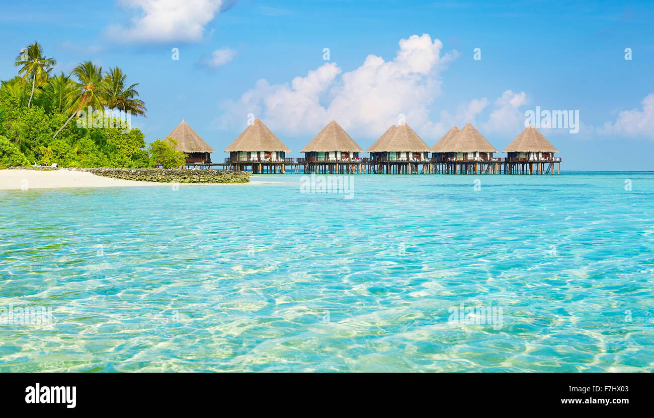 Islas Maldivas, hotel bungalows sobre el agua Foto de stock