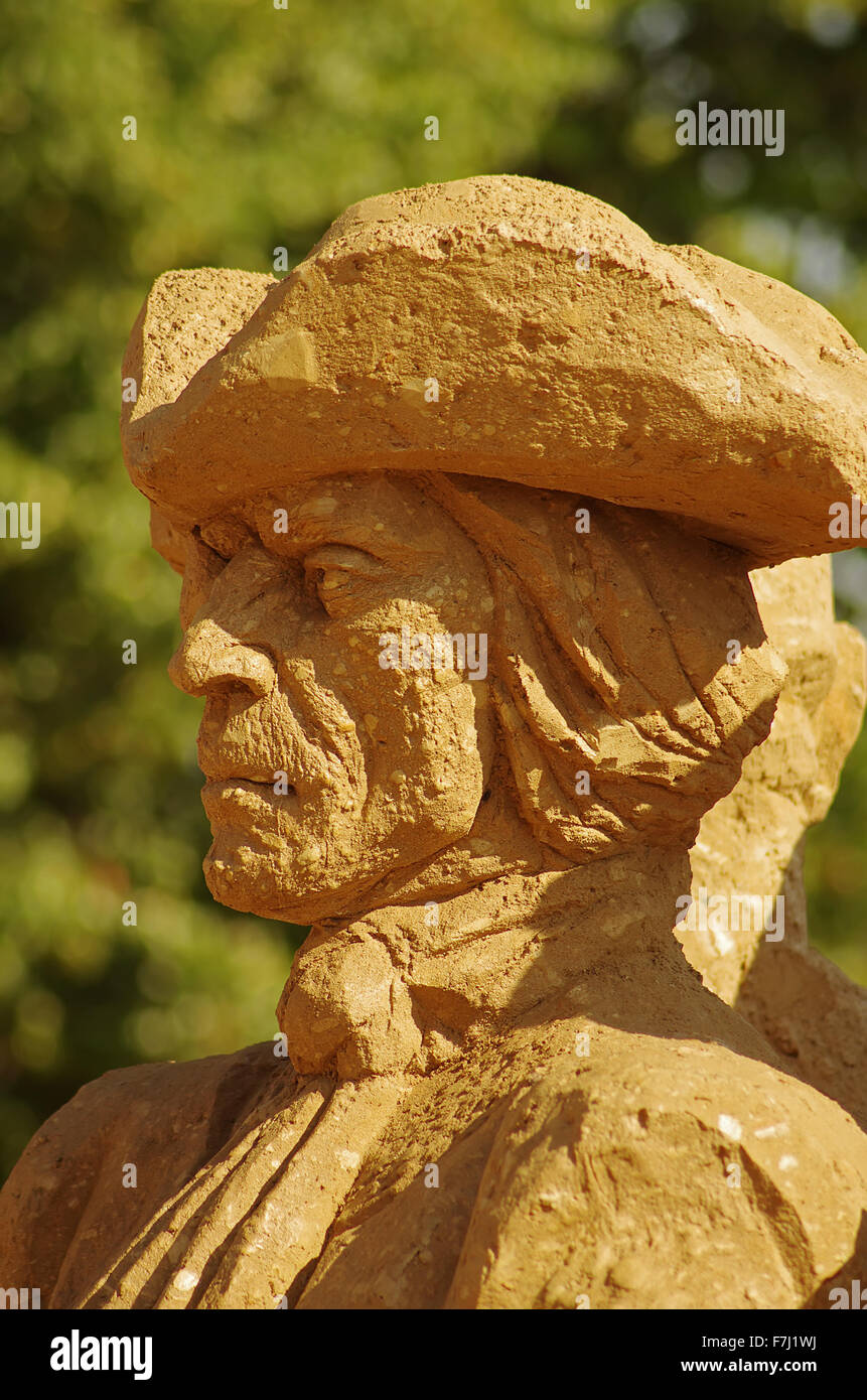 Escultura de arena Festival 'Treasure Island' en San Petersburgo, 3 de agosto de 2014. Fragmentar la escultura - imagen histórica del hombre. Foto de stock