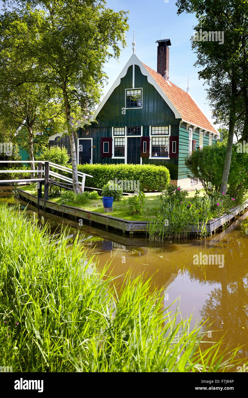 La arquitectura tradicional de Zaanse Schans, en Holanda, Países Bajos Foto de stock