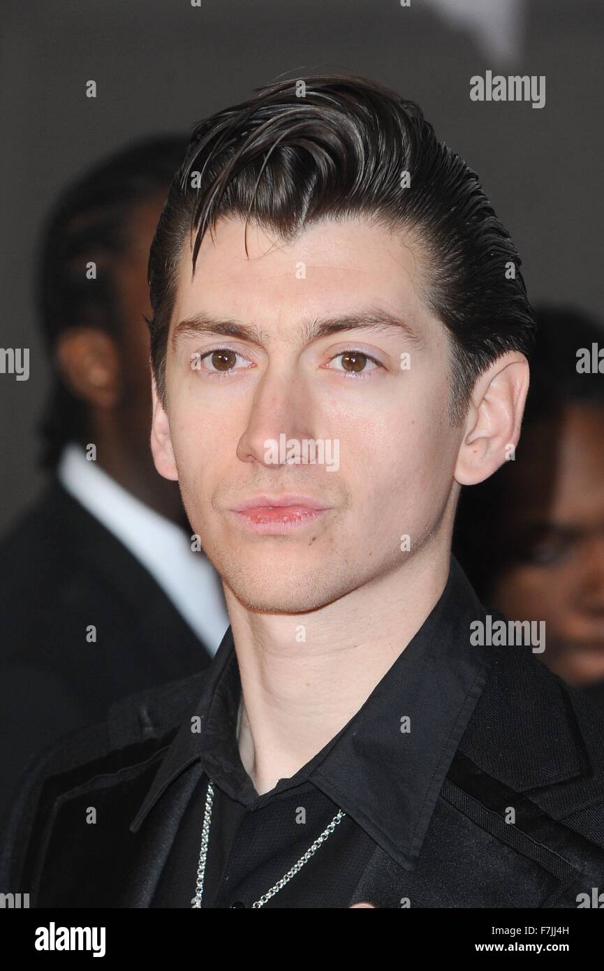 Londres. En el Reino Unido. Alex Turner en los Brit Awards con MasterCard  2014 alfombra roja en el 02 Arena de Londres. 19 de febrero de 2014  Fotografía de stock - Alamy