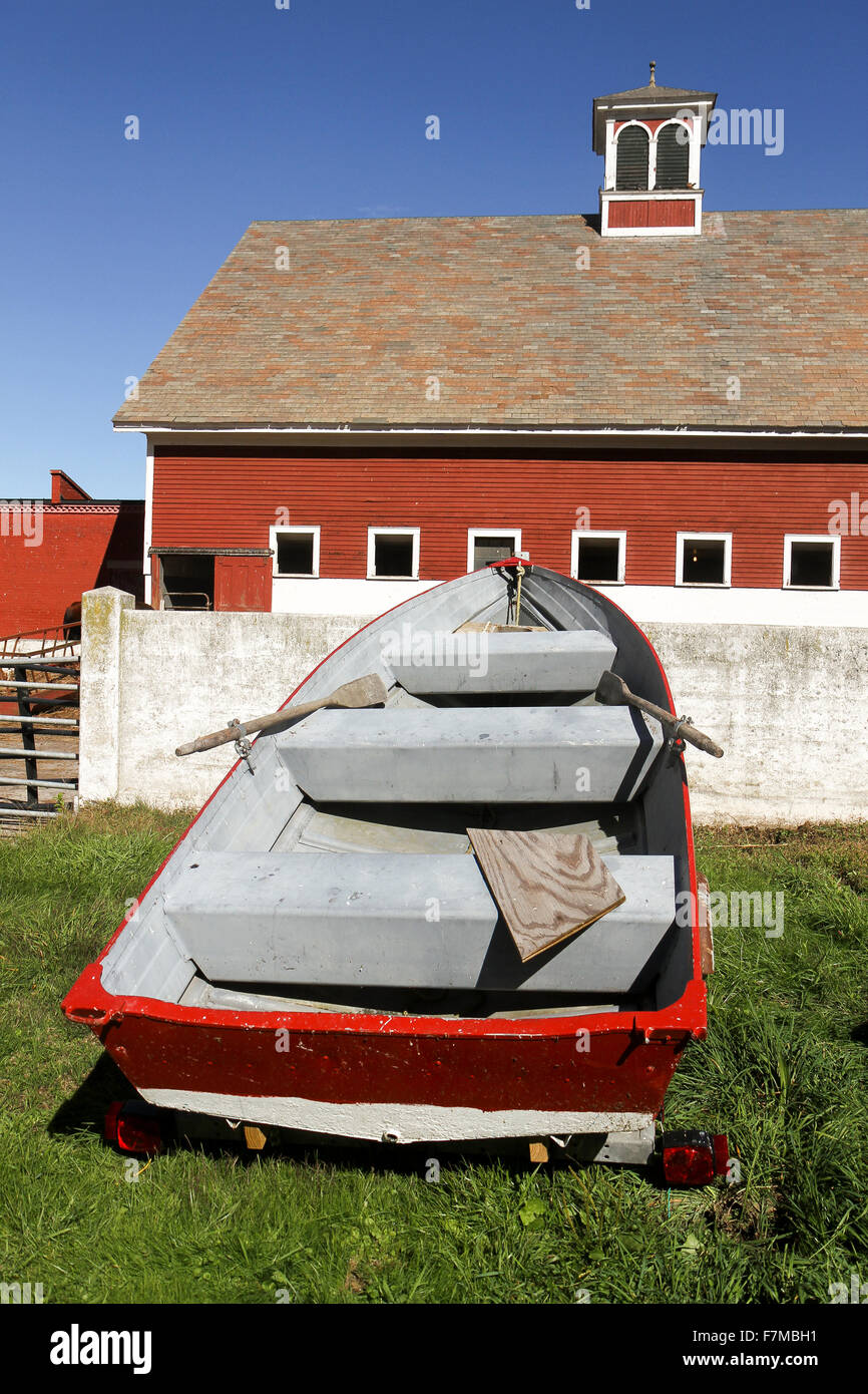Un bote de remos en el retiro de acariciar a la granja, por la aldea de Grafton, empresa Queso Brattleboro, Vermont Foto de stock