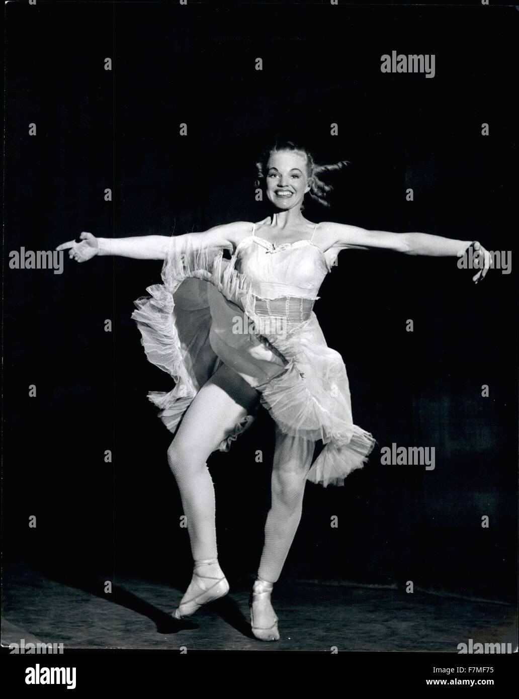 1953 Sheila O'Neill pensó que nunca la danza de nuevo Ahora baila para La Reina una
