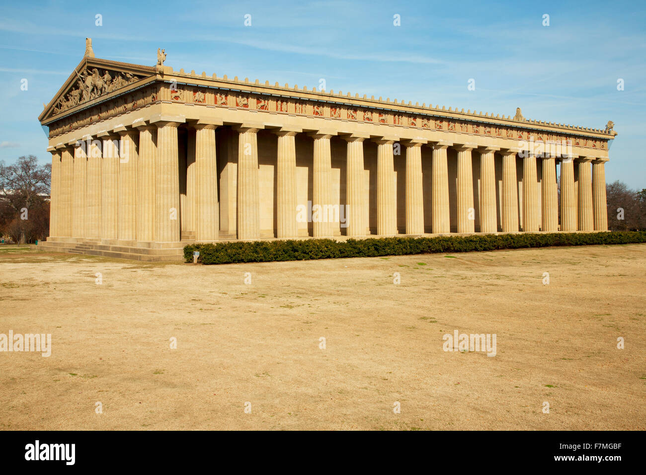 El Partenón, Nashville, Tennessee, el parque Centennial, escala completa réplica del Partenón griego al atardecer Foto de stock