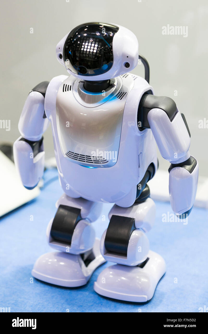 Palmi Robot creado por DMM.hacen Robots en exhibición en la International  Robot Exhibition 2015 El 2 de diciembre de 2015, Tokio, Japón. 446 empresas  y organizaciones (de Japón y en el extranjero)