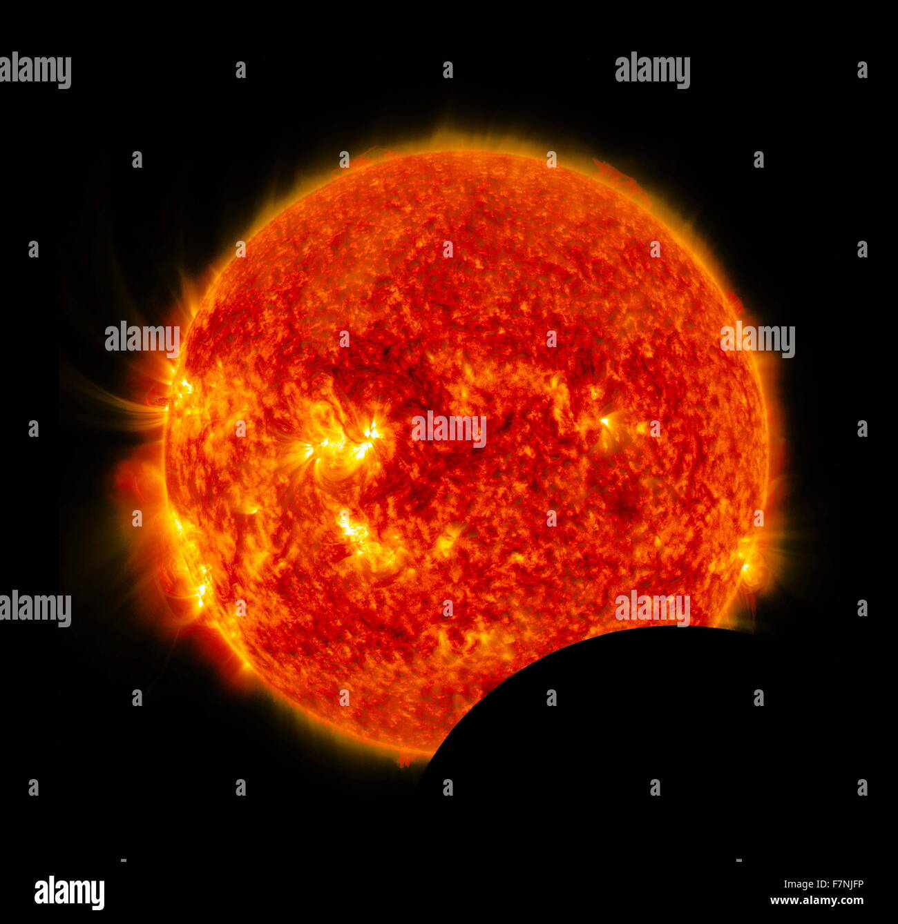Observatorio de Dinámica Solar capta imágenes de tránsito Lunar 2012 Foto de stock