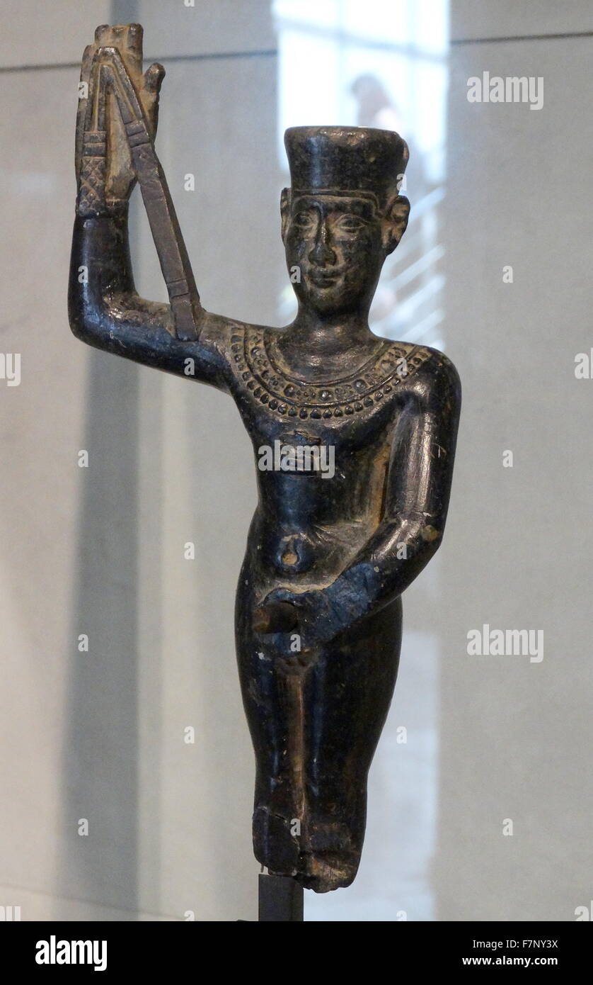 Estatuilla egipcia de Min-Amun. de esteatita. Período romano (1ª-2ª siglos AD). El sincretismo es un procedimiento fundamental en el panteón egipcio. A través de la fusión de distintas deidades, los egipcios buscaron para mejorar o resaltar algunas facetas de la personalidad de los dioses Foto de stock