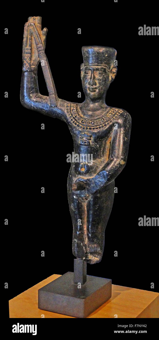 Estatuilla egipcia de Min-Amun. de esteatita. Período romano (1ª-2ª siglos AD). El sincretismo es un procedimiento fundamental en el panteón egipcio. A través de la fusión de distintas deidades, los egipcios buscaron para mejorar o resaltar algunas facetas de la personalidad de los dioses Foto de stock