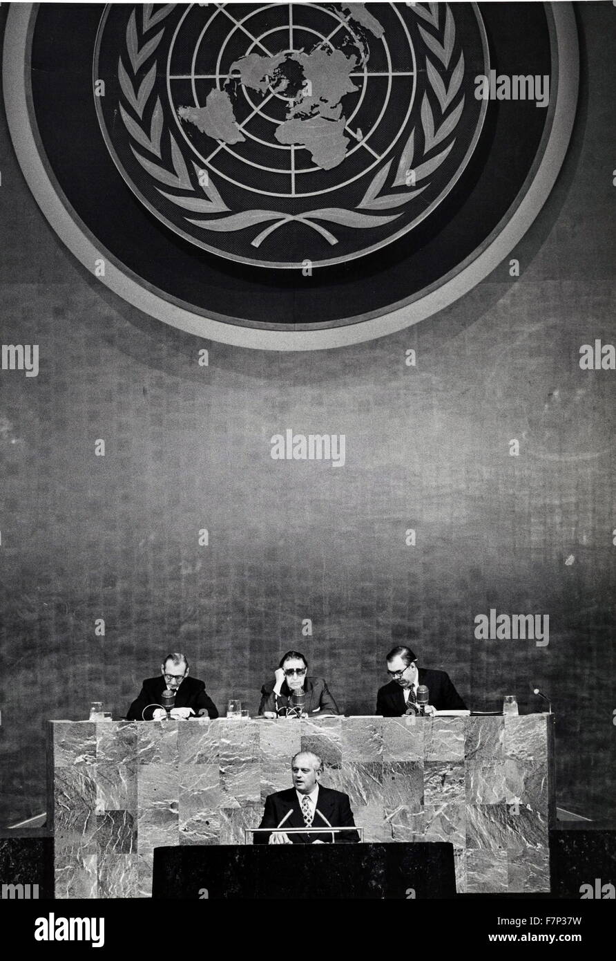 Fotografía del Primer Ministro de Nueva Zelandia Norman Kirk (1923-1974) tratar la Asamblea de la ONU. Fecha 1973 Foto de stock