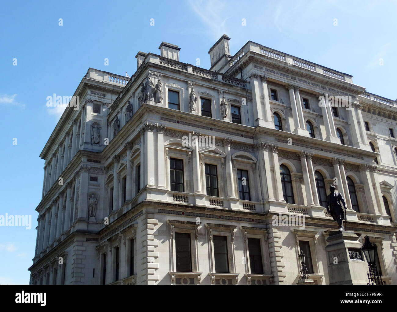 Exterior de la Oficina de la India (en la actualidad, la Oficina de Asuntos Exteriores y del Commonwealth) de Londres. Foto de stock