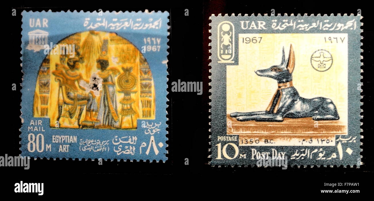 1967 sellos egipcios con artefactos de la tumba de Tutankhamon, faraón egipcio de la XVIII dinastía (gobernó de ca. 1332-1323 BC). Foto de stock
