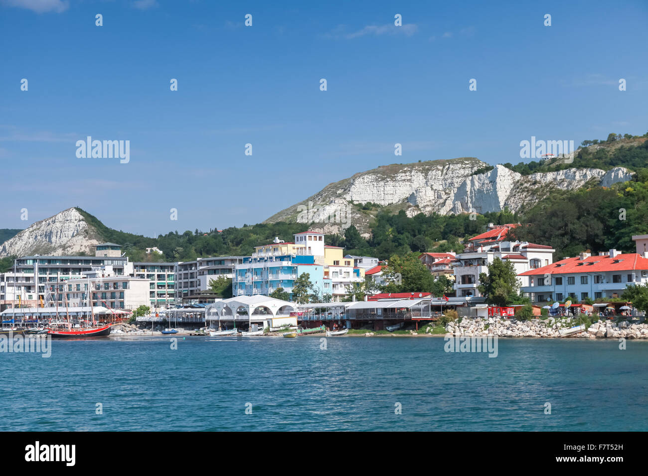 Balchik, Bulgaria - Julio 18, 2014: paisaje de verano ciudad de Balchik, en la costa del Mar Negro, en la región de Varna, Bulgaria Foto de stock