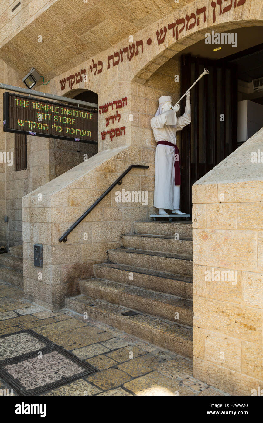 La entrada al Templo Instituto en el barrio judío de la ciudad vieja de Jerusalén, Israel, Oriente Medio. Foto de stock