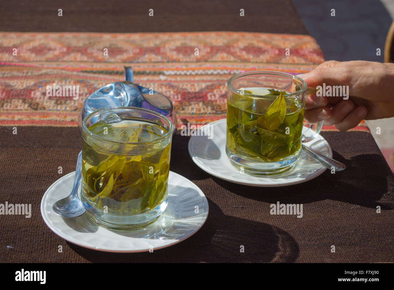 Tazas de Té con hojas de coca, conocido como 'Mate de infusión de Coca