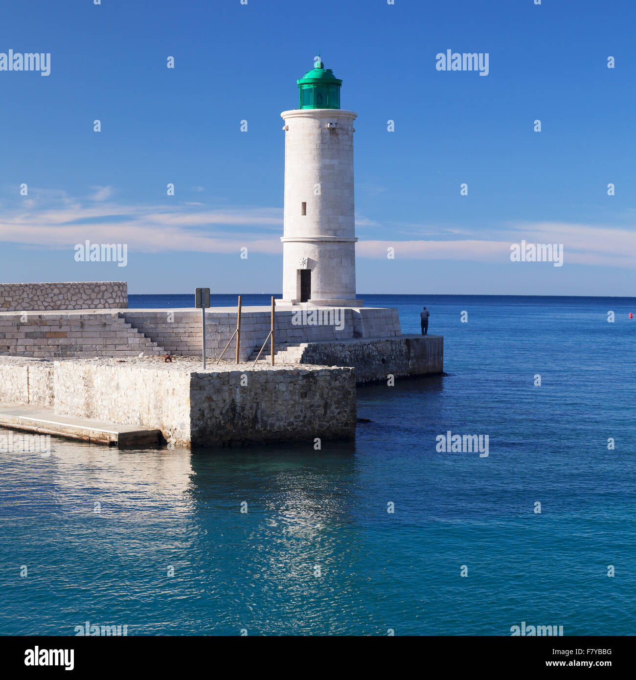 Faro en el puerto de Cassis, Provenza, Provence-Alpes-Côte d'Azur, en el sur de Francia, Francia Foto de stock