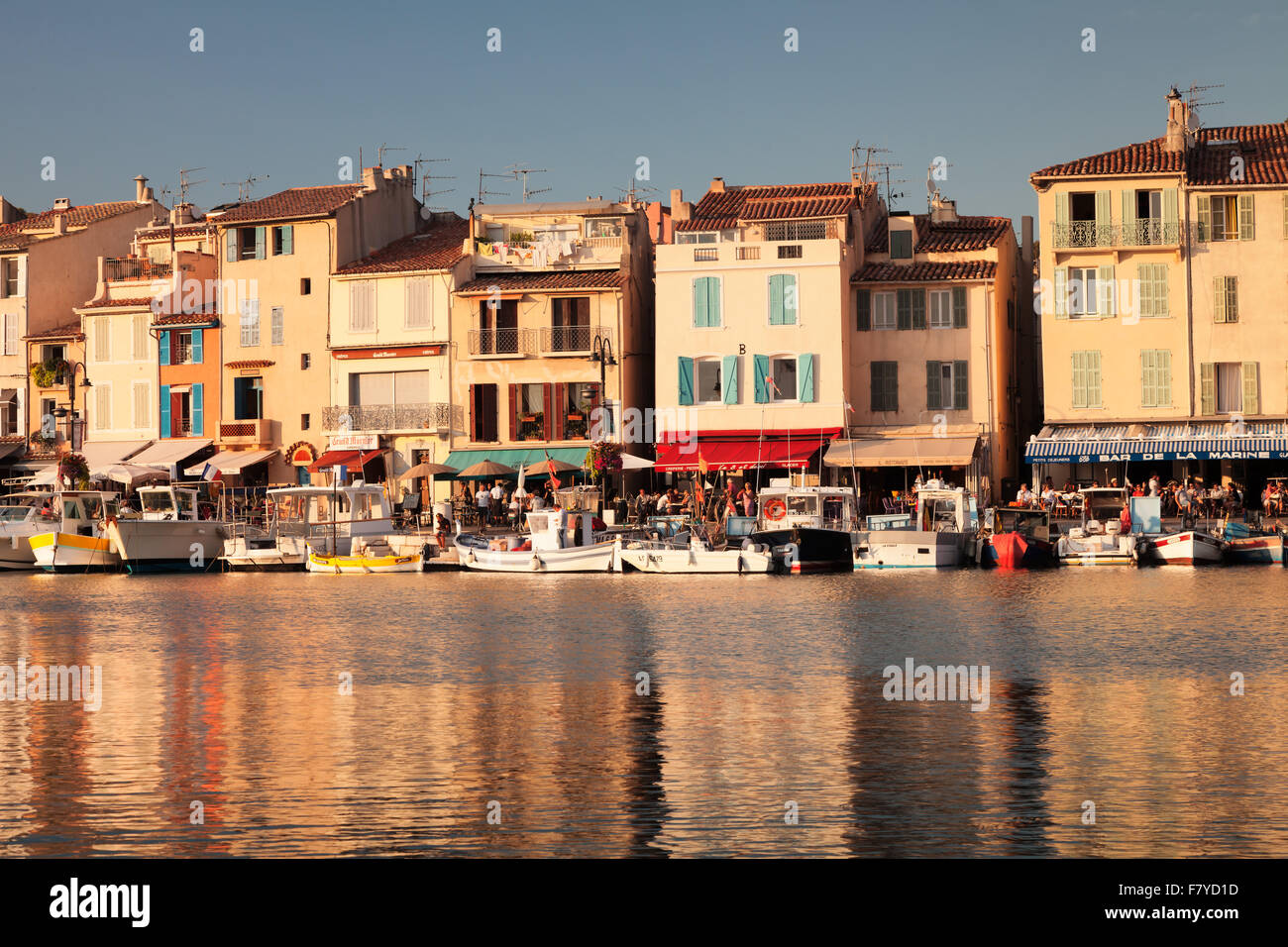 El paseo marítimo, cassis, Provenza, Provence-Alpes-Côte d'Azur, en el sur de Francia, Francia Foto de stock