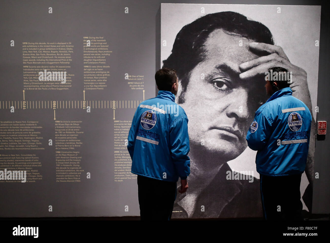 Bogota Colombia 3 Dic 2015 Personas Asisten A La Exposicion Omar Rayo Geometria Vibrante En El Museo Nacional En Bogota Colombia El 3 De Diciembre De 2015 La Exposicion Del Difunto Artista