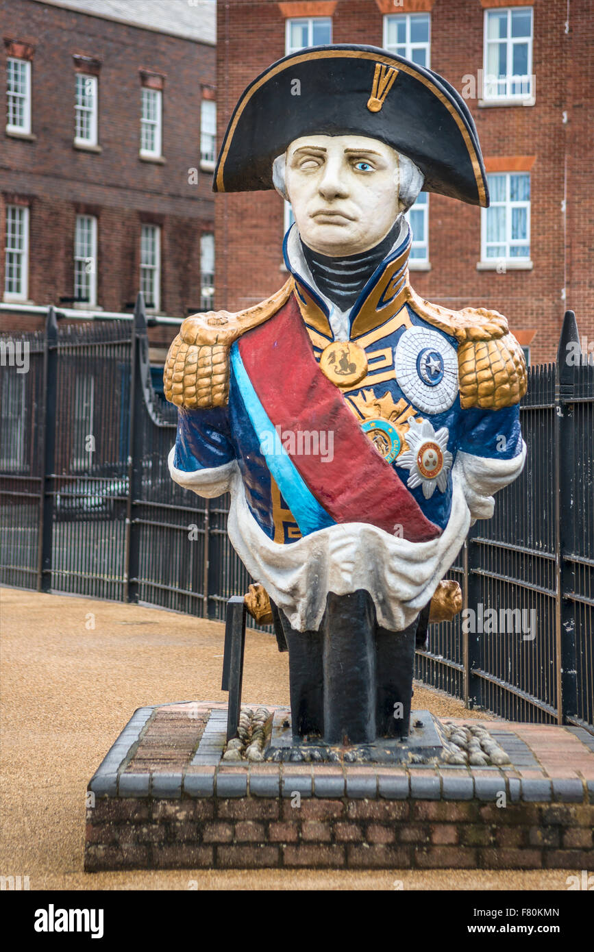 Figura de Lord Nelson en el Dockyard Museum, Portsmouth, Hampshire, Inglaterra, Reino Unido Foto de stock