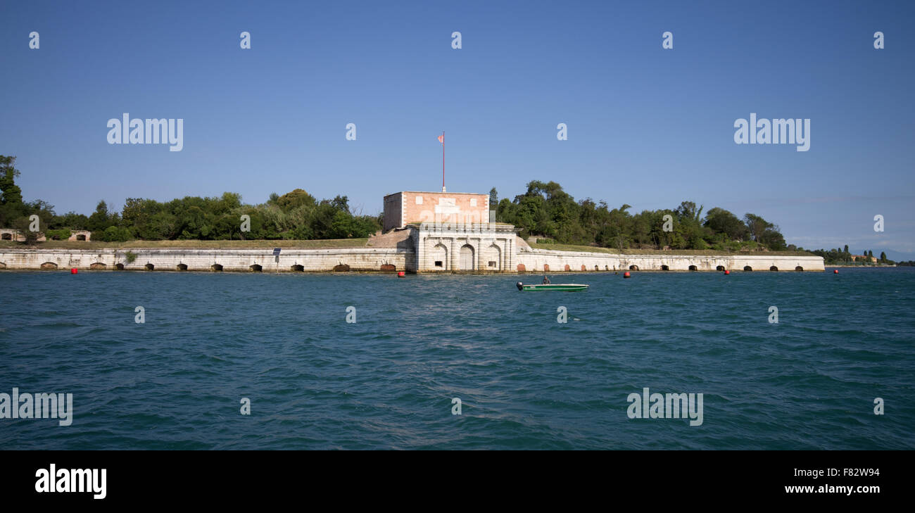 Forte di Sant' Andrea Venecia Foto de stock