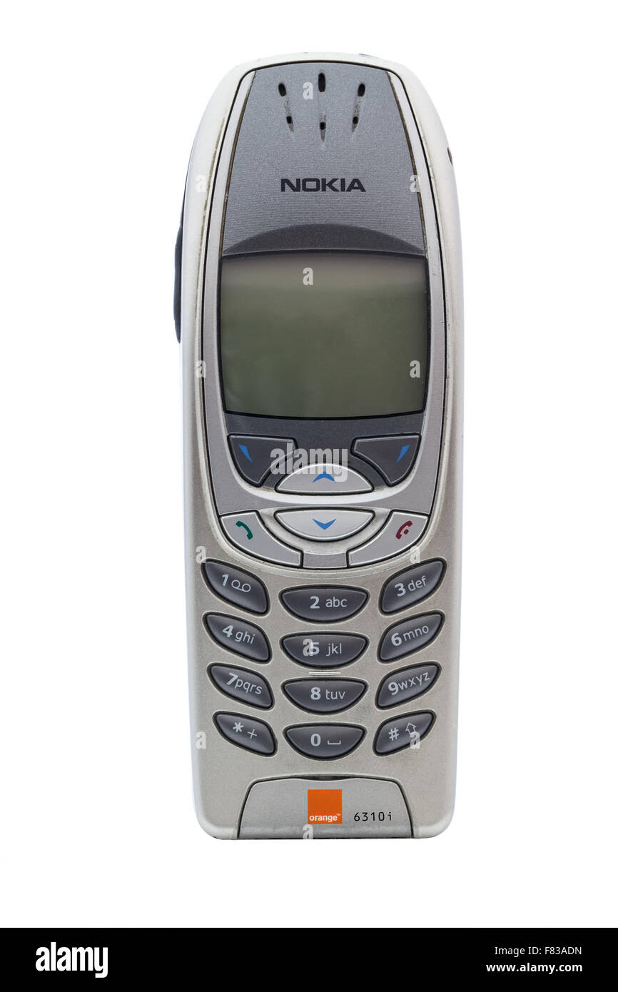 Un vintage Nokia 6310 teléfono móvil. Nokia es finlandesa de comunicaciones y tecnología de la información Foto de stock