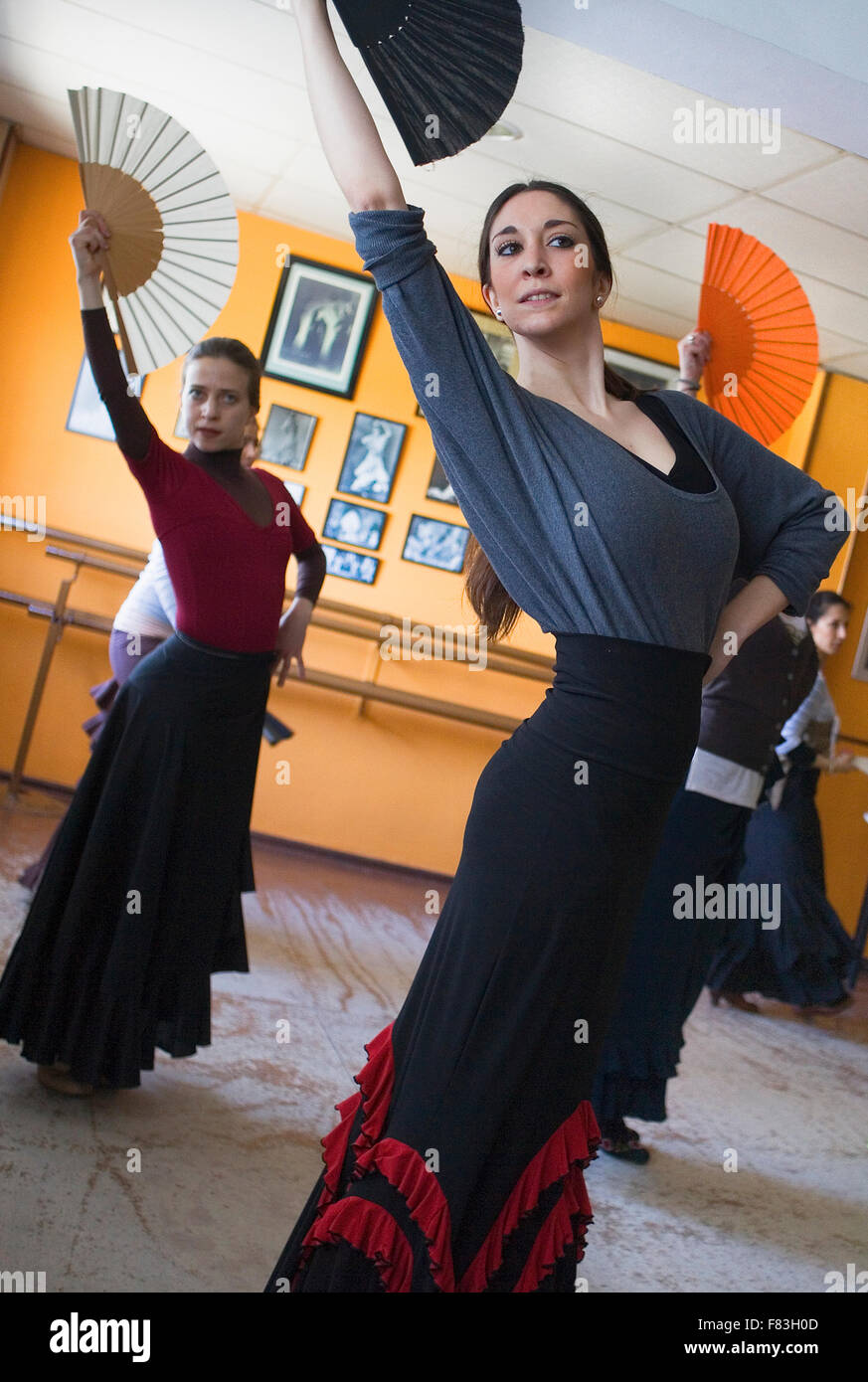 Flamenco dance class fotografías e imágenes de alta resolución - Alamy