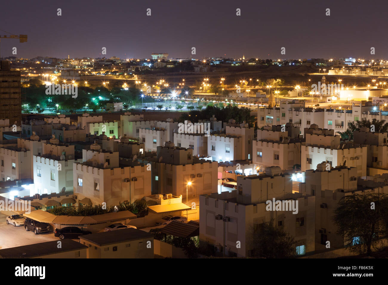 Zona residencial de Riffa en ngiht, Reino de Bahrein, Oriente Medio Foto de stock