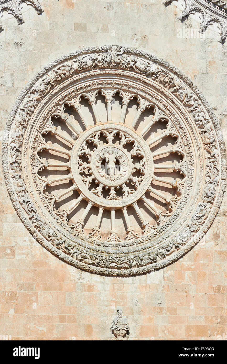 Siglo xv rosetón Ostuni Catedral Provincia de Brindisi Apulia Apulia Italia Europa Foto de stock