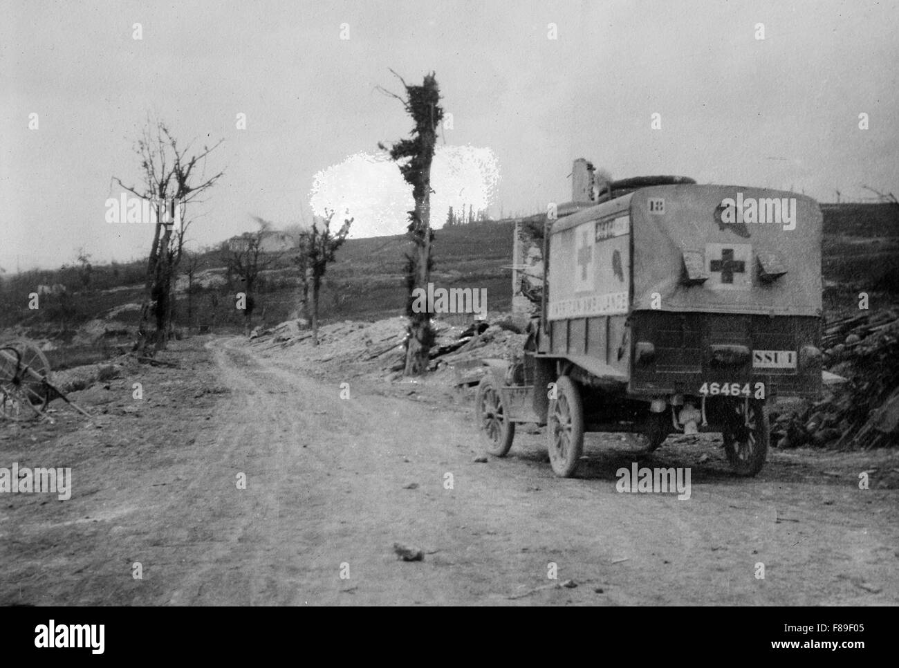American ambulancia en camino a Verdun en Francia Foto de stock