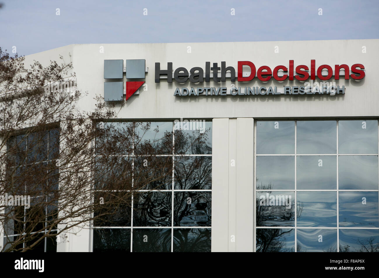 Un logotipo cartel fuera de una instalación ocupada por decisiones sanitarias Inc., en Durham, Carolina del Norte el 29 de noviembre de 2015. Foto de stock