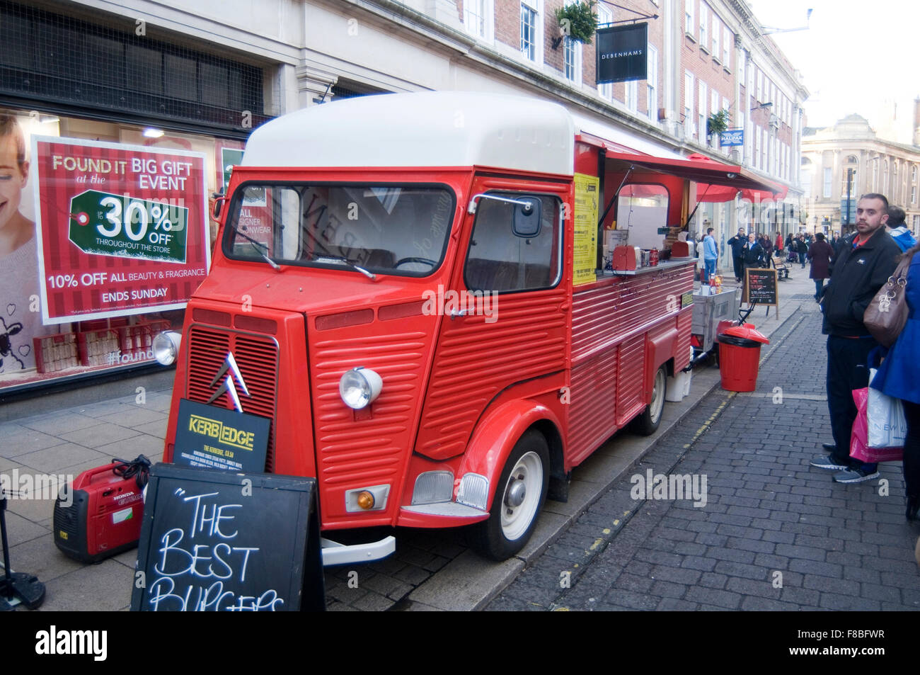 Citroën H van furgonetas de acero corrugado francés Artisan street cafe moderno puesto de comida van en York uk francia Foto de stock