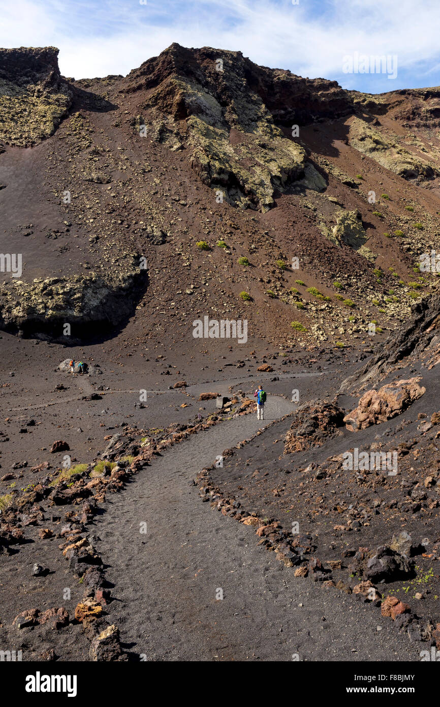 Senderos a través del paisaje volcánico, Montana del Cuervo, Lanzarote, Islas Canarias, España Foto de stock