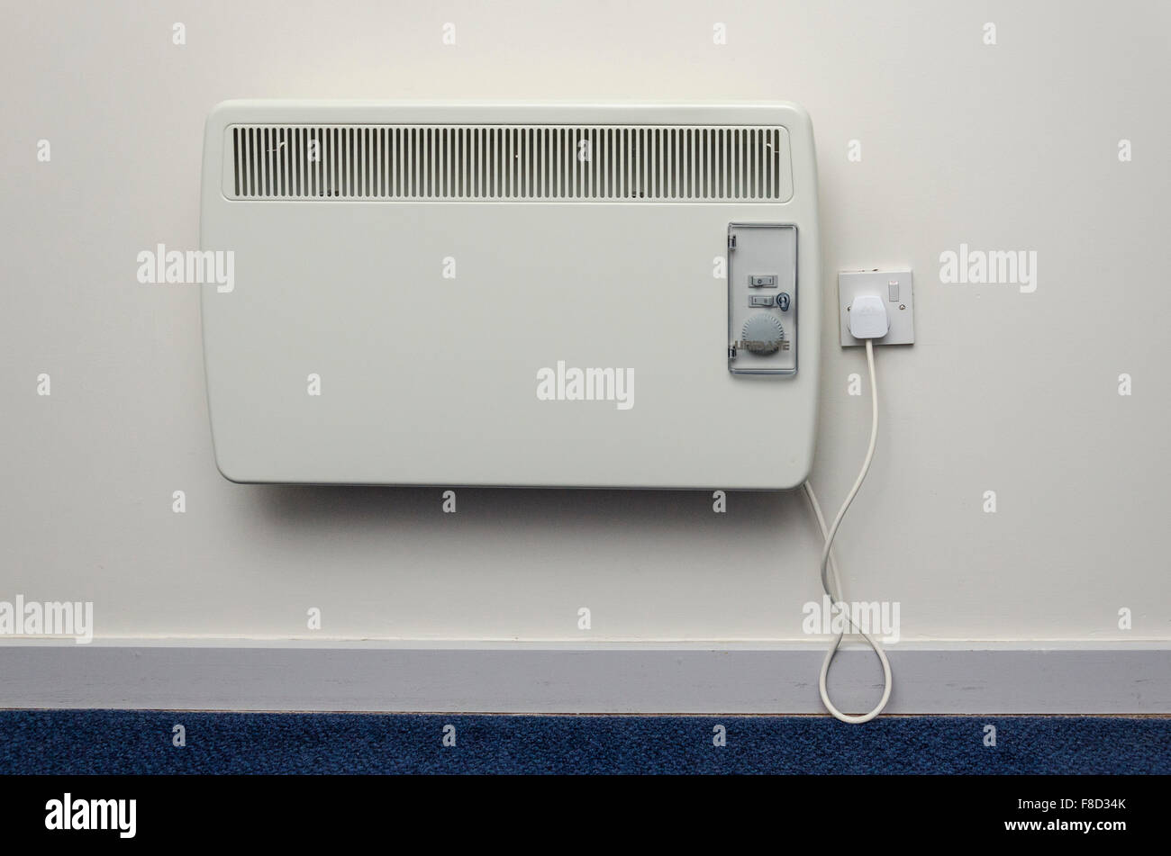 Calefacción eléctrica en una pared Fotografía de stock - Alamy