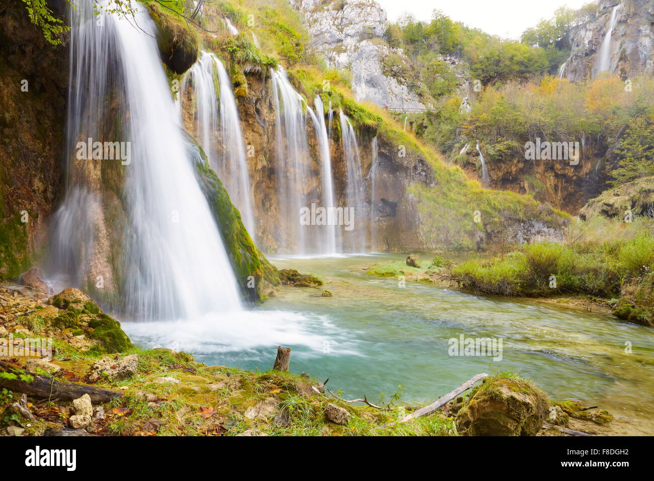 Croacia - Cataratas en el Parque Nacional de Plitvice en otoño, la UNESCO Foto de stock