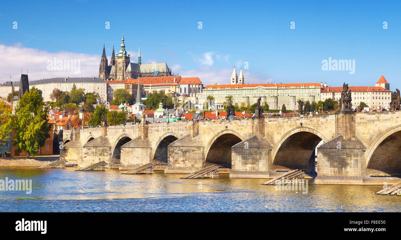 Puente de Carlos, la Ciudad Vieja de Praga, República Checa, la UNESCO Foto de stock