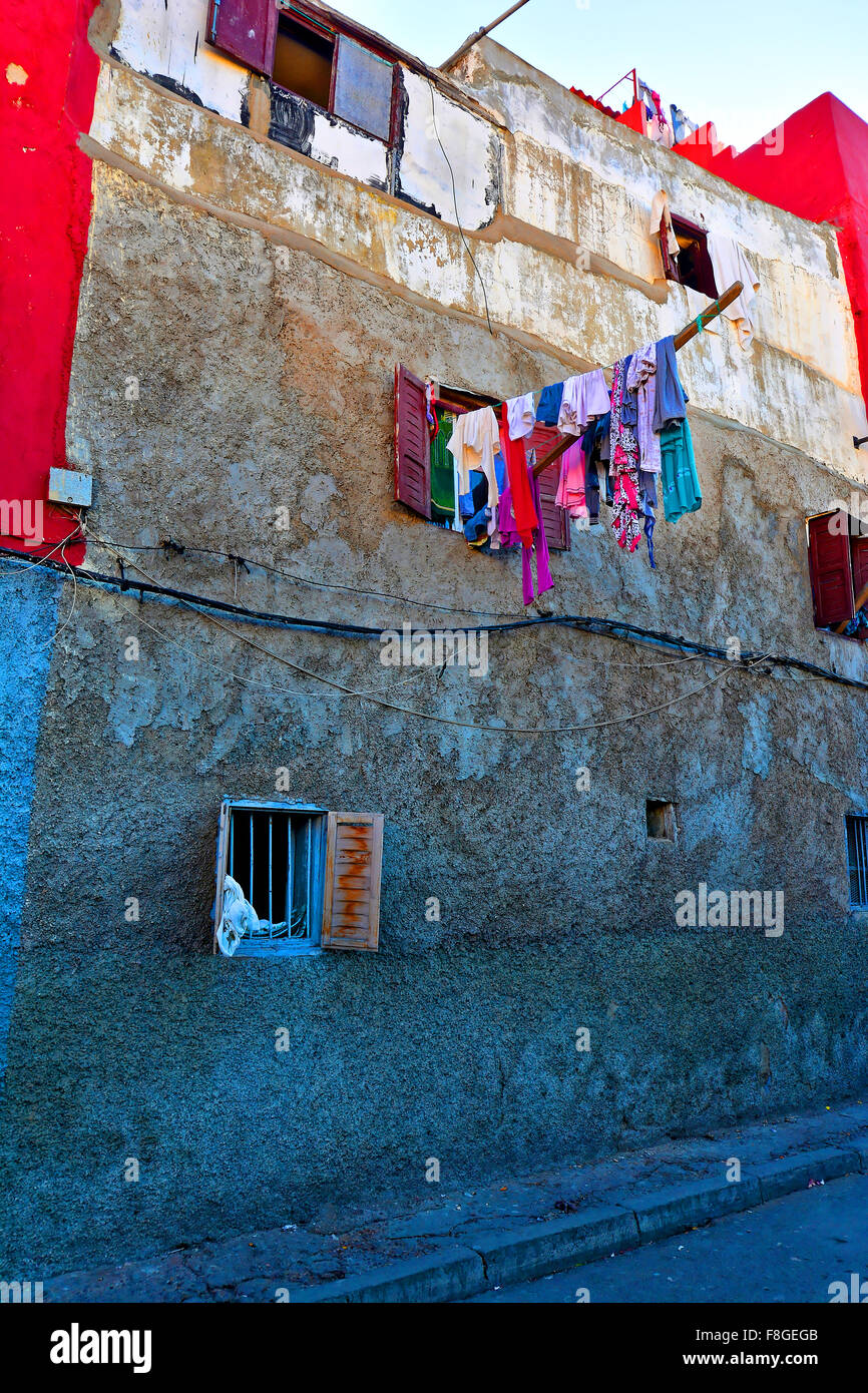 Casablanca Marruecos apartamentos de esquina con lavado Foto de stock