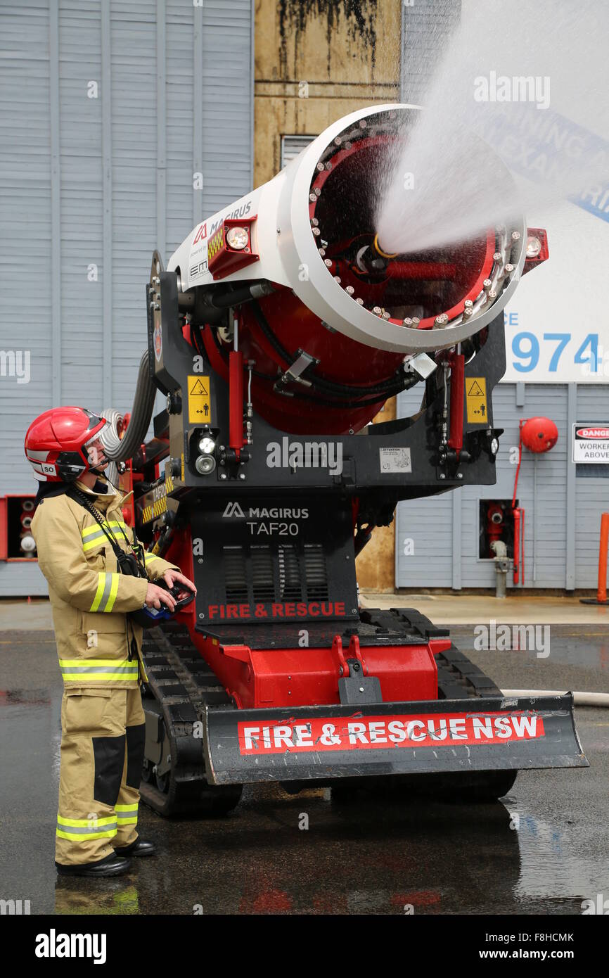 Robot de fuego fotografías e imágenes de alta resolución - Alamy