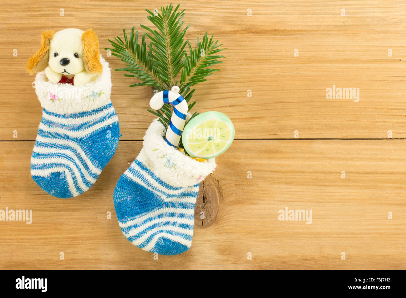 Medias navideñas 3d en calcetines de color de cuerda render