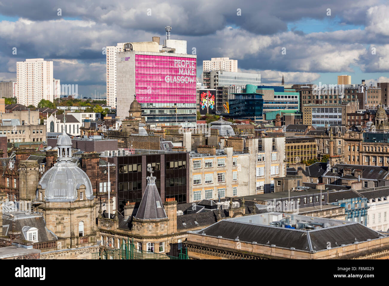 Vista al noreste sobre el centro de la ciudad de Glasgow desde la Lighthouse Tower, Escocia, Reino Unido Foto de stock