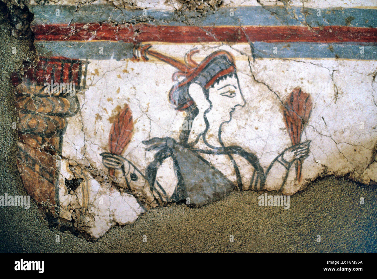 Fresco o la pintura de la pared de la mujer griega en la pared de la casa de ídolos (siglos XIII a.C.) en Micenas Grecia Foto de stock