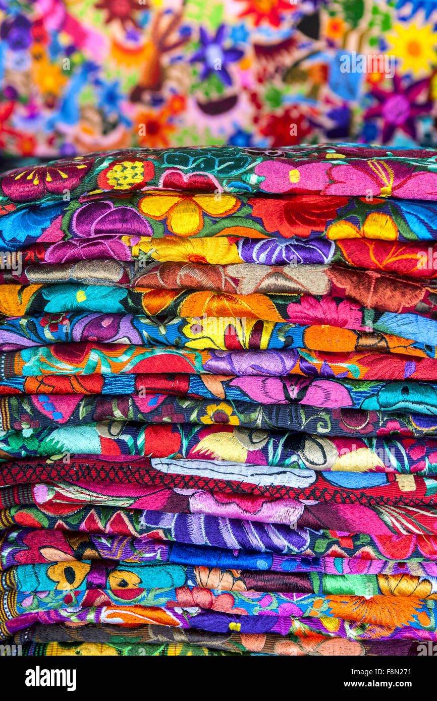 Coloridas telas mexicanas Fotografía de stock - Alamy