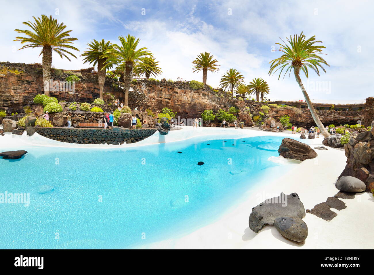 Lanzarote, azul piscina en Jameos del Aqua, España, Islas Canarias Foto de stock