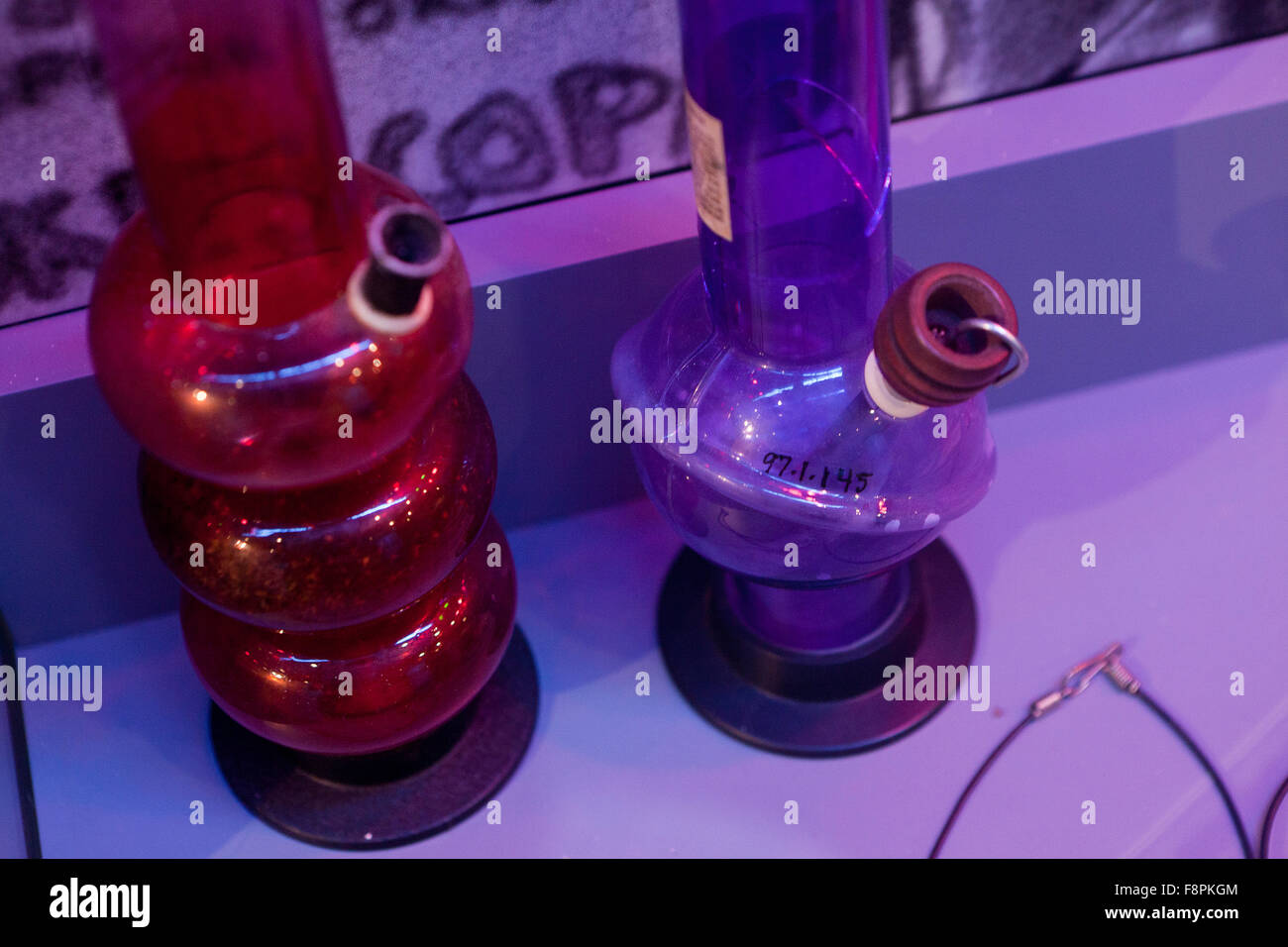 Pipa de agua de marihuana fotografías e imágenes de alta resolución - Alamy