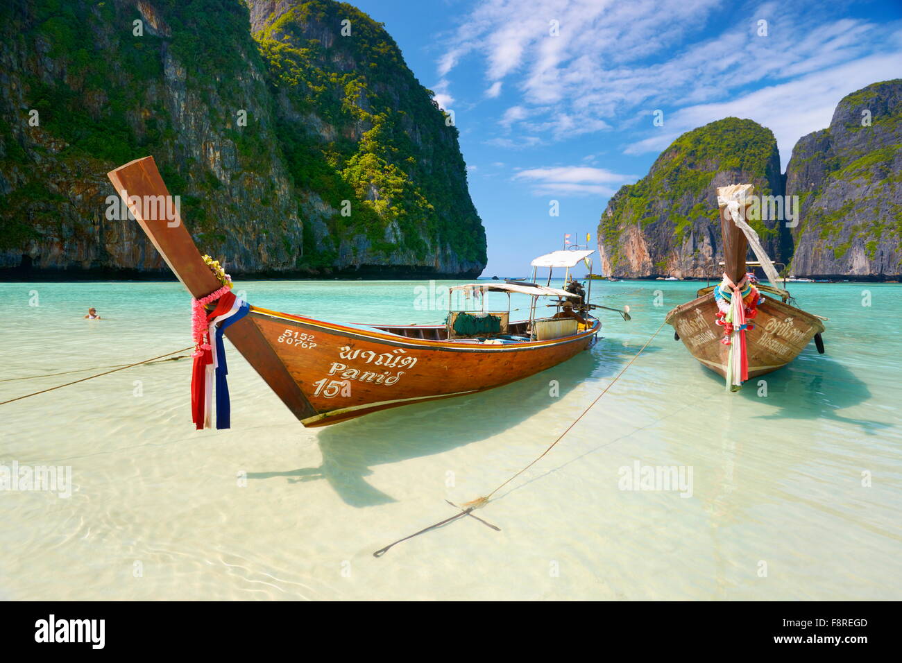 Tailandia - Playa Maya Bay en la isla de Phi Phi Leh, Mar Andaman. Foto de stock
